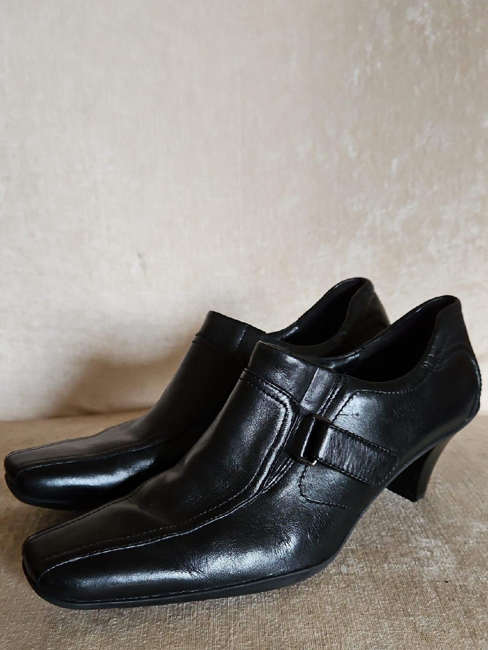 Ecco Black Leather Low Block Heel Dress Shoes. Vintage Design.